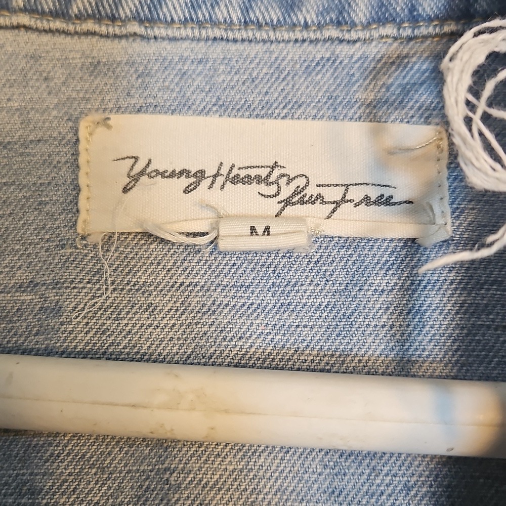 Young‎ Hearts Run Free Women's Distressed Light Wash Denim Jean Jacket - Picture 3 of 8